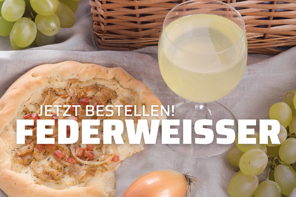 Flammkuchen, Trauben eine Zwiebel, ein Glas weißer Federweißer: jetzt Federweisser bestellen